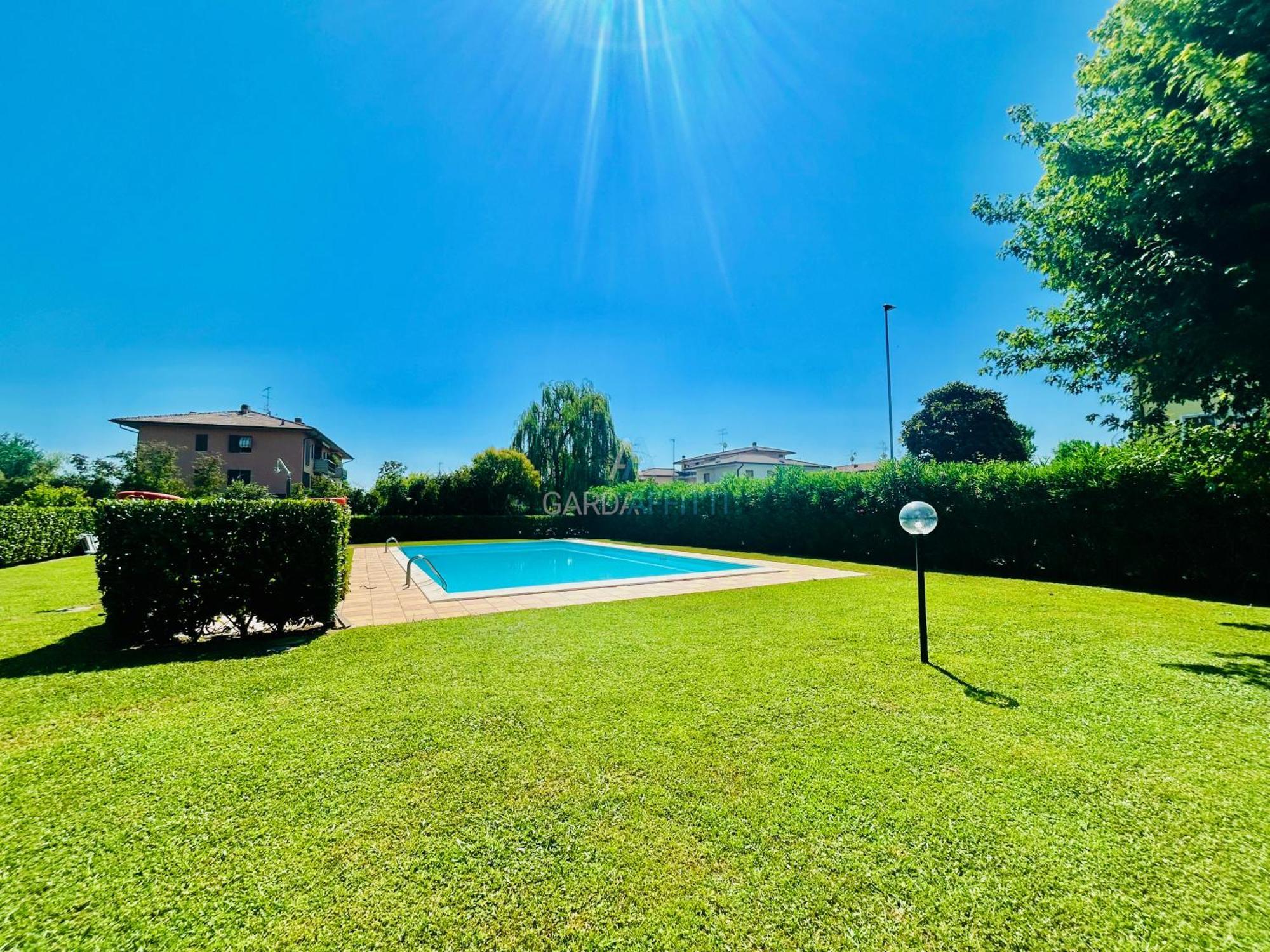 Giove - Piscina E Natura A * Sirmione